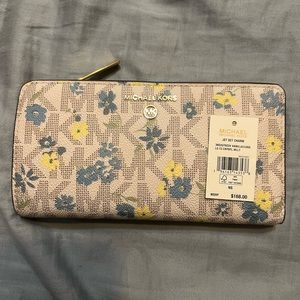 Michael Kors Vanilla Large Continental Wallet